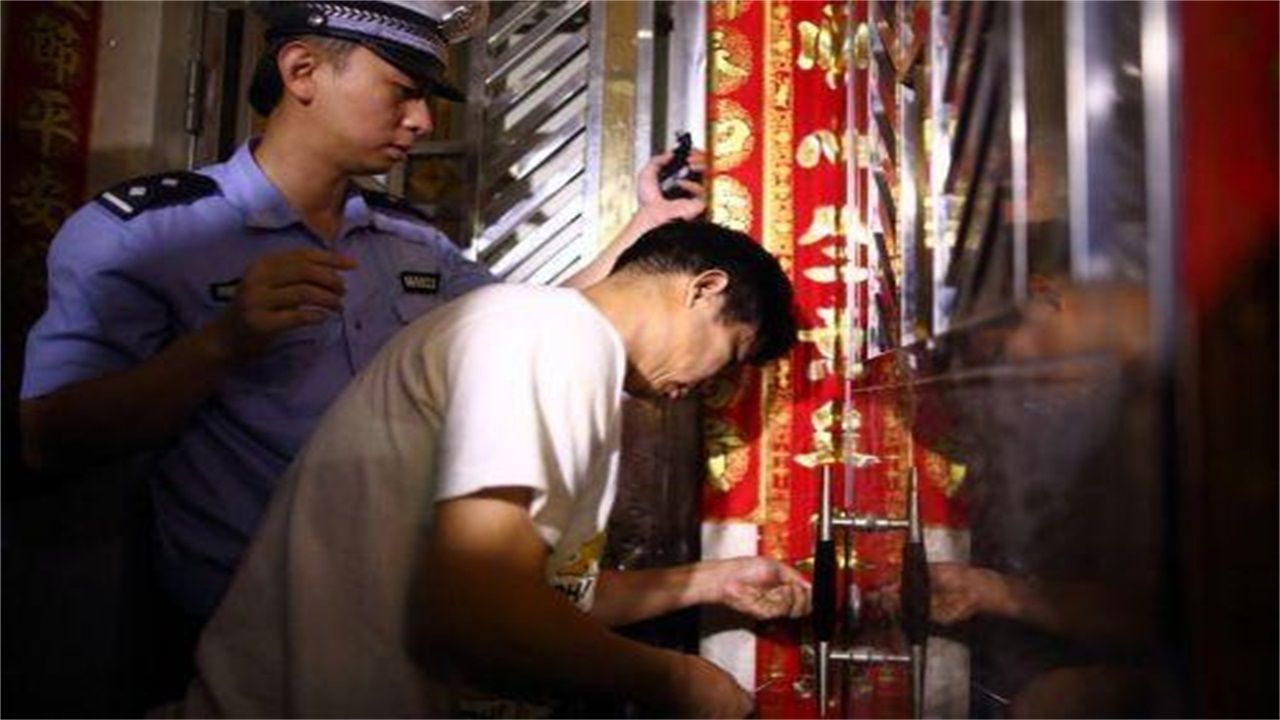 观山湖区请开锁师傅开了锁后，师傅